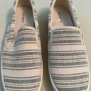 Old Navy Slip On Shoes! Size 8